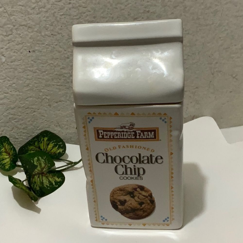 Vintage Pepperidge Farm Chocolate Chip Ginger man Ceramic Cookie Jar Canister